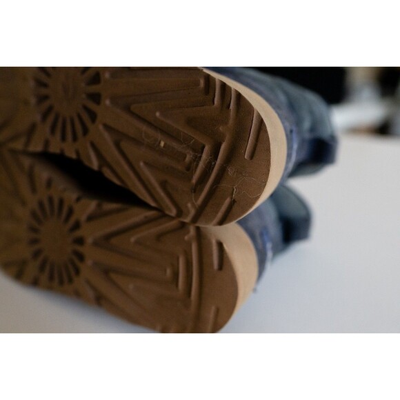 UGG Blue short boots bootie size 6 fur lined suede - Picture 5 of 7